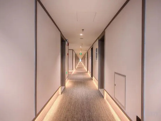 Циндао: Qingdao Yingshi Hotel