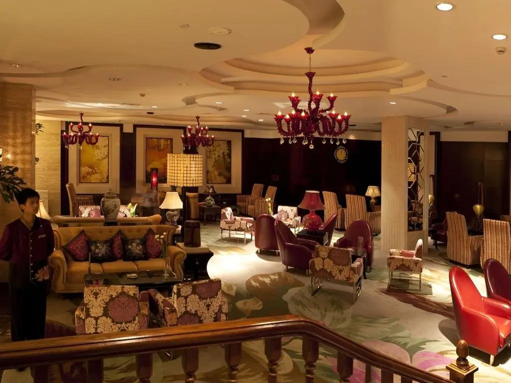 Yuntianlou Holiday Royal Hotel — фото 1