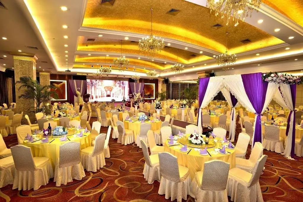 Уси: Picturesque Hotel