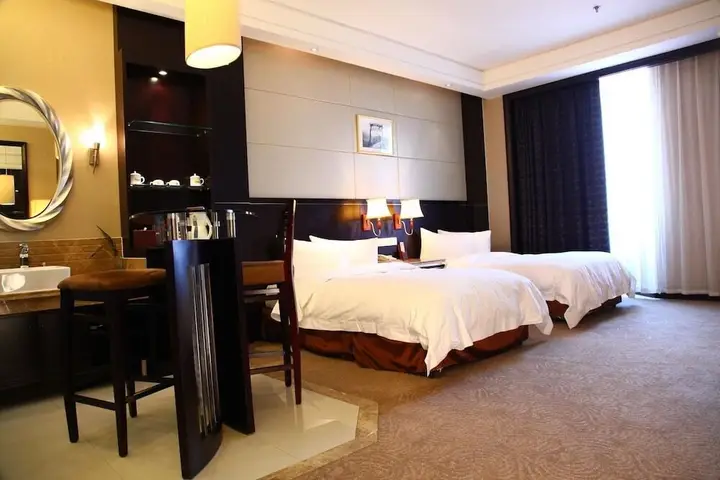 Уси: Wuxi Caifu Fortune Grand Canal Hotel