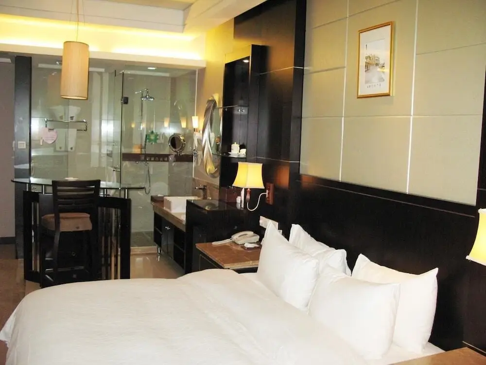 Уси: Wuxi Caifu Fortune Grand Canal Hotel