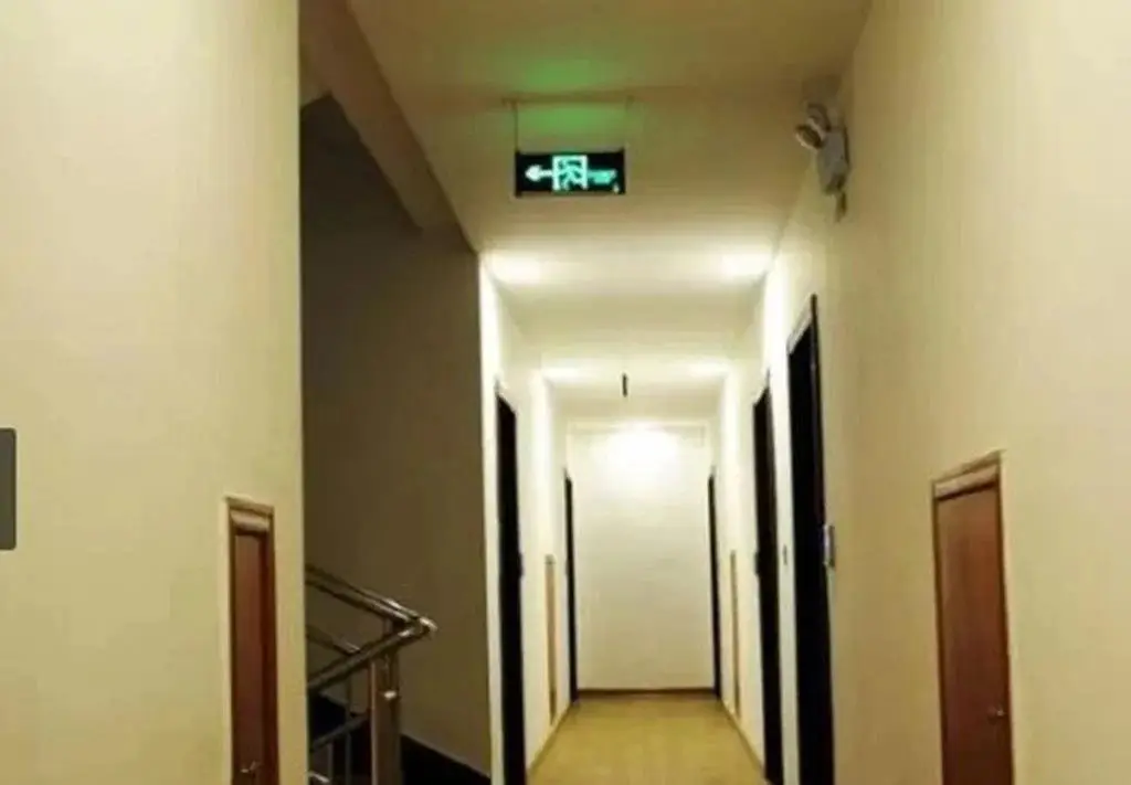 Чжанцзяцзе: Zhangjiajie 1+2 Business Hotel