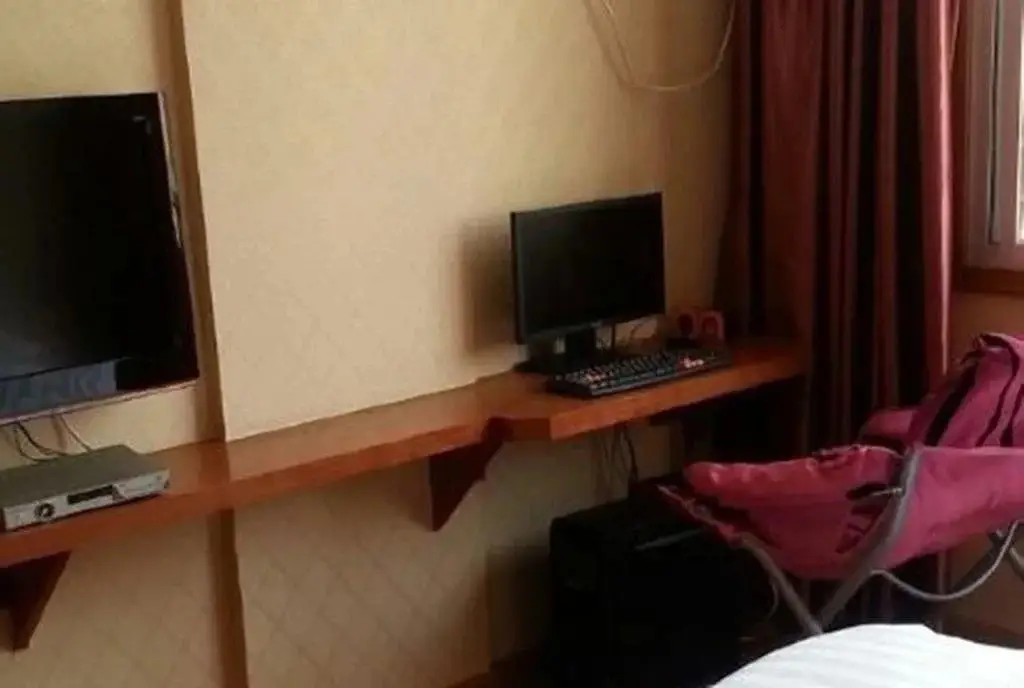 Чжанцзяцзе: Zhangjiajie 1+2 Business Hotel