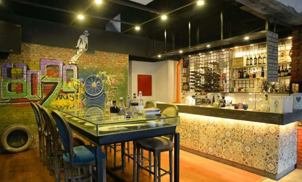 Чжанцзяцзе: MrF Sleeping Bar Inn Zhangjiajie