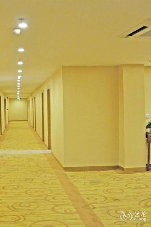 Шэньчжэнь: Shenzhen Huamao Aviation Hotel