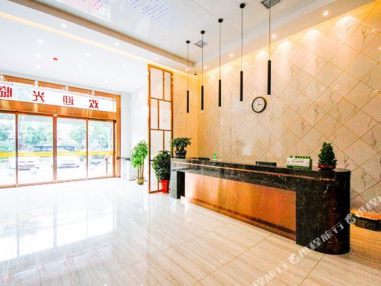 Golden Holiday Hotel — фото 1