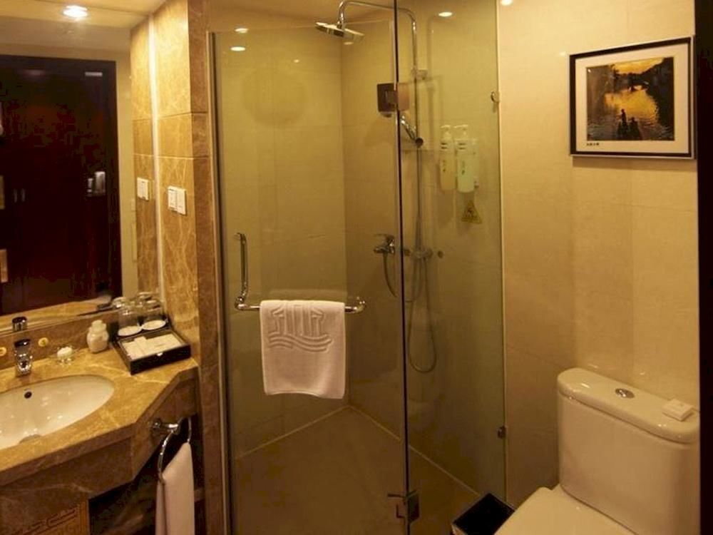 Цзясинь: Gold Riverside Hotel