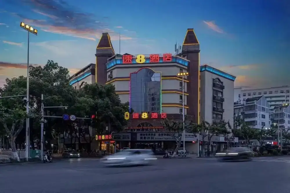 Super 8 Hotel — фото 1