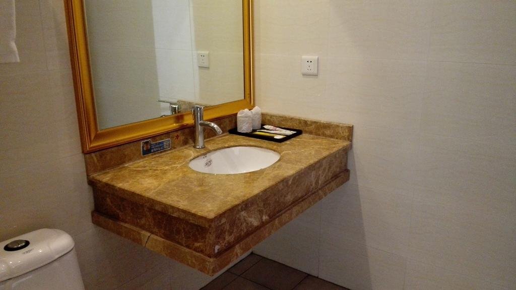 Гуанчжоу: Guangzhou Junhong Business Hotel