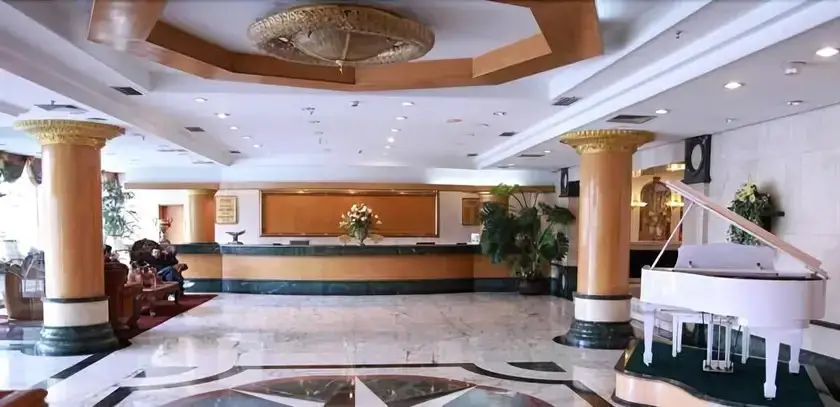 Харбин: Hong Kong Hotel - Harbin