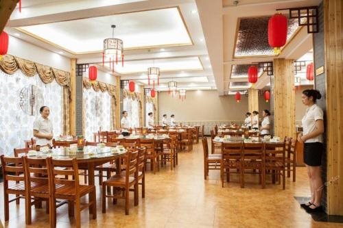 Шиянь: Wudangshan Jianpuzhai Hotel