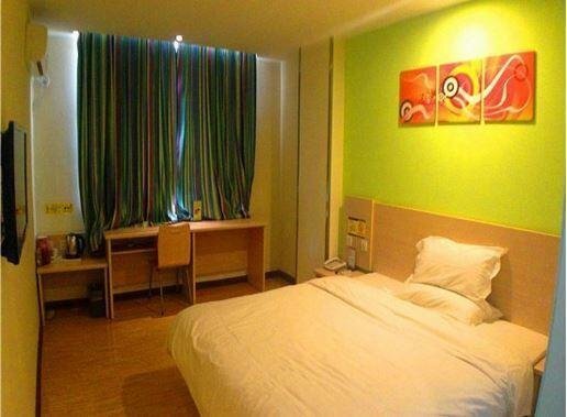 Jinse Holiday Express Hotel Xinjiang — фото 1