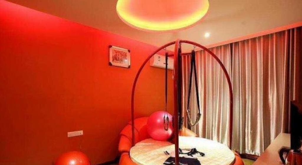 Бенгбу: 25 hours Emotion Hotel