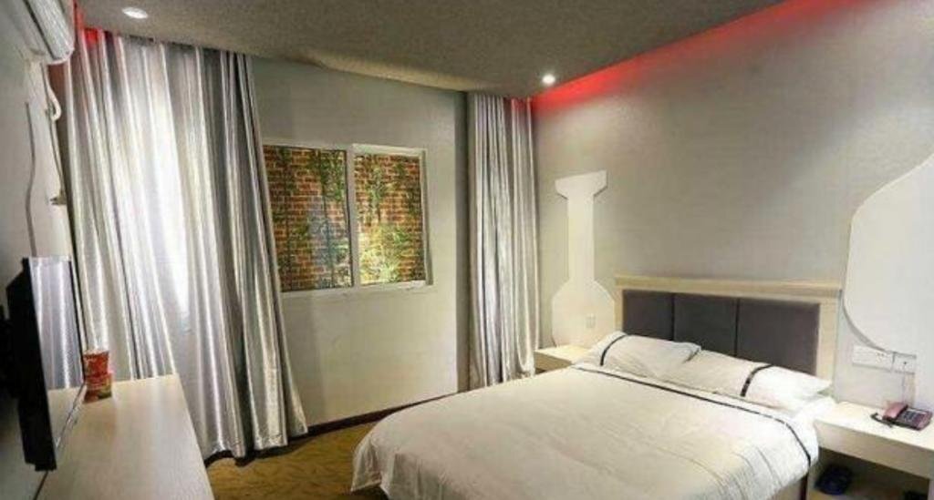 Бенгбу: 25 hours Emotion Hotel