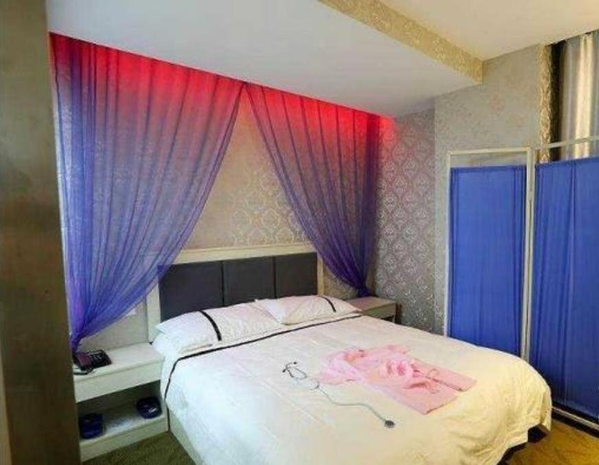 Бенгбу: 25 hours Emotion Hotel