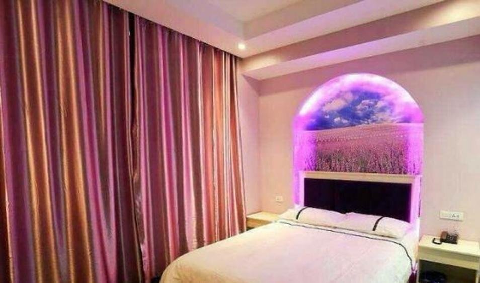 Бенгбу: 25 hours Emotion Hotel