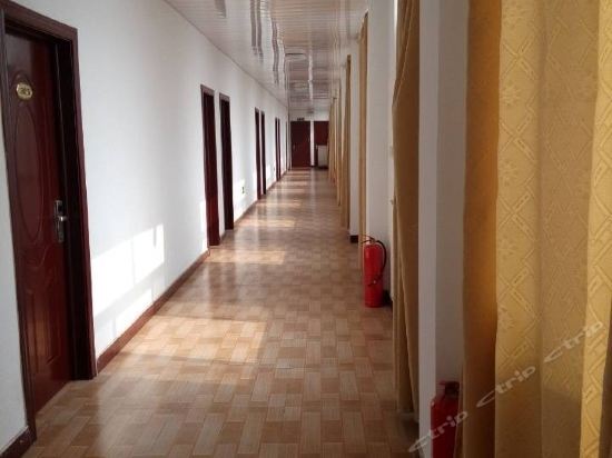 Линьи: Yinan Shangjia Express Business Hotel