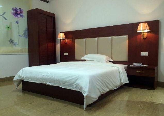 Чжаньцзян: Lianjiang Yue Guang Business Hotel