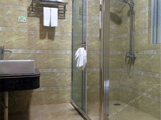 Чжаньцзян: Lianjiang Yue Guang Business Hotel