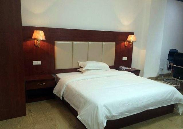 Чжаньцзян: Lianjiang Yue Guang Business Hotel