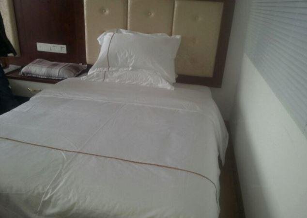Чжаньцзян: Lianjiang Yue Guang Business Hotel