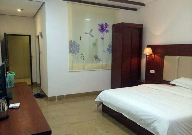 Чжаньцзян: Lianjiang Yue Guang Business Hotel