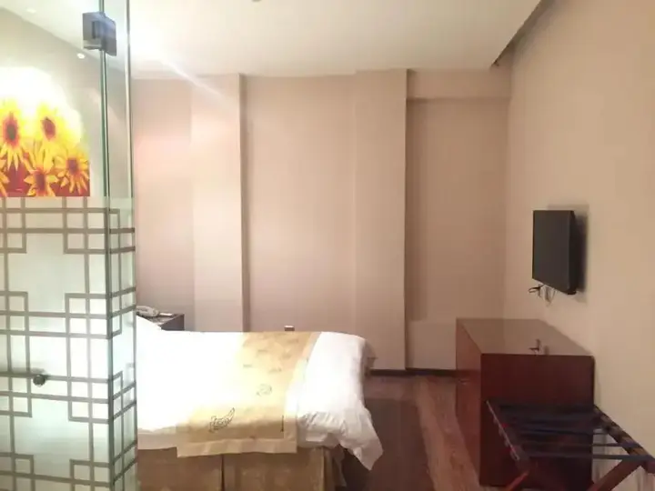 Харбин: Harbin Super 8 Hotel Long Ta