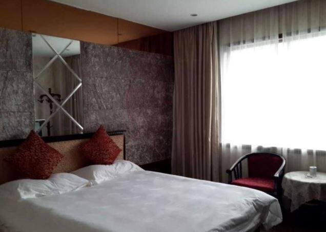Lichuan Cang Hong Hotel — фото 1