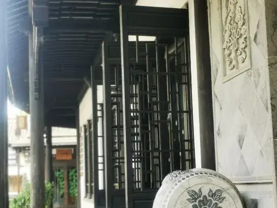Шанхай: Qininn Zhouzhuang Shiquanju Linhebeiyuan Shop