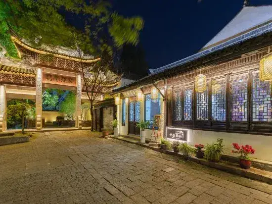 Шанхай: Qininn Zhouzhuang Shiquanju Linhebeiyuan Shop