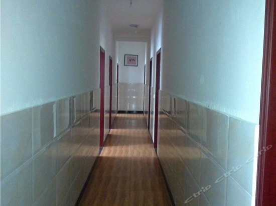 Лешан: E'meishan Gou'ermei Homestay