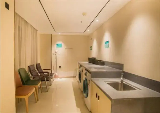 Лючжоу: City Comfort Inn Liuzhou Wuxing Walking Street Zhonghuan Tower