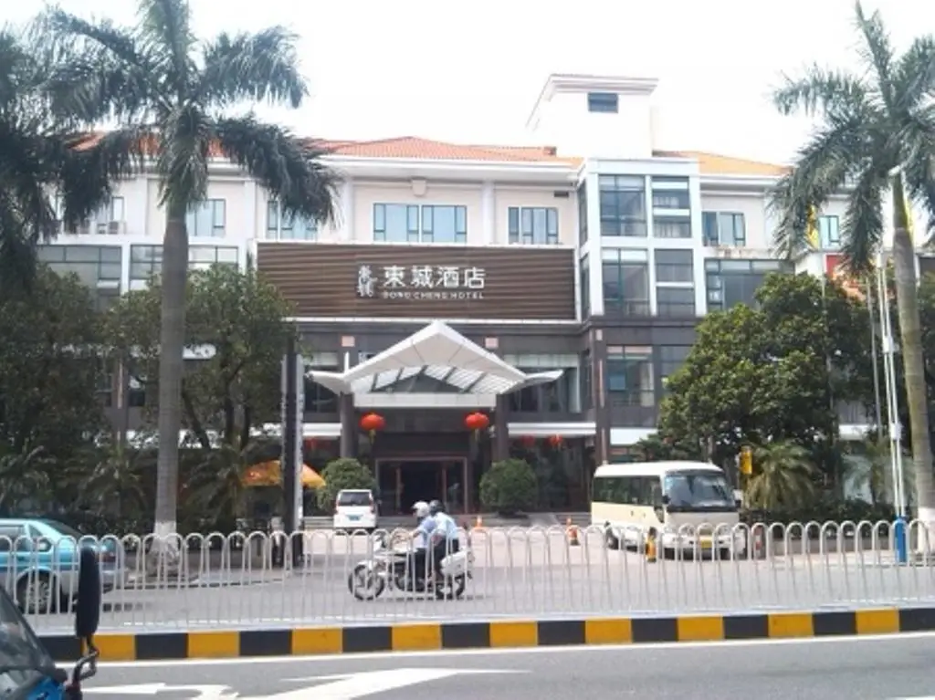 Dong Cheng Hotel — фото 1