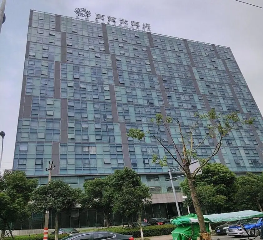Lizi Hotel — фото 1
