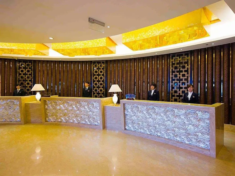 Carp City Hotel — фото 1