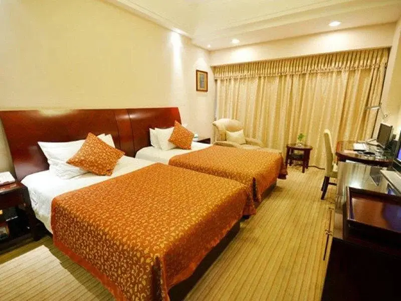 Цзясинь: New Century Hotel