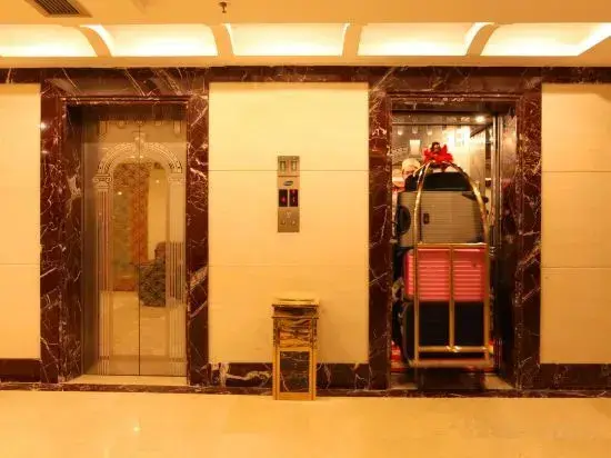 Фэньи: Maoxian International Hotel