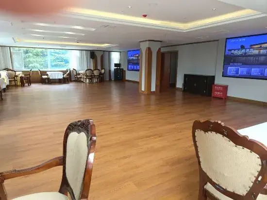 Фэньи: Maoxian International Hotel