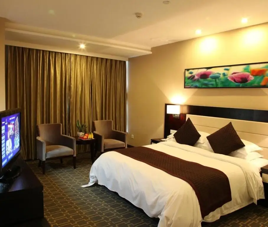 Ningbo Urban Elite Hotel (Yinzhou Wanda Plaza, Lishashang International Airport) — фото 1