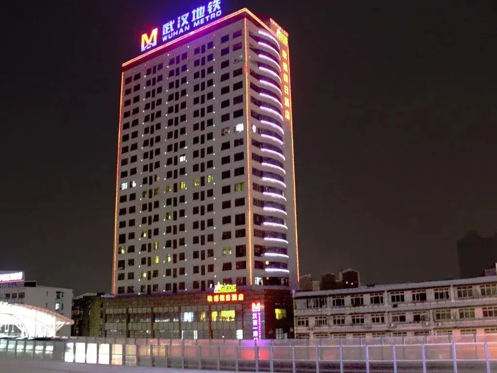 Goethe Holiday Inn — фото 1