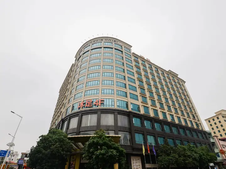 Дунгуань: CP Peninsula Hotel