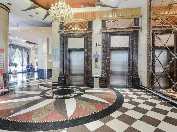 Дунгуань: CP Peninsula Hotel