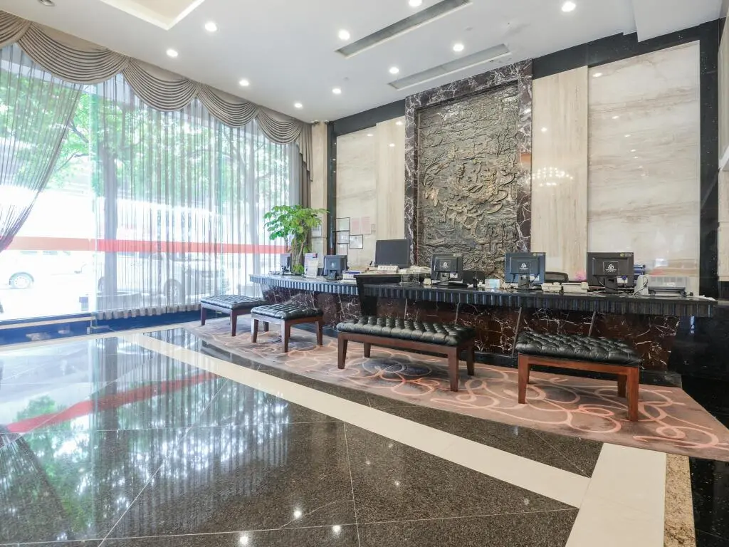 Дунгуань: CP Peninsula Hotel