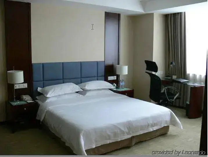 Ухань: New Land Hotel