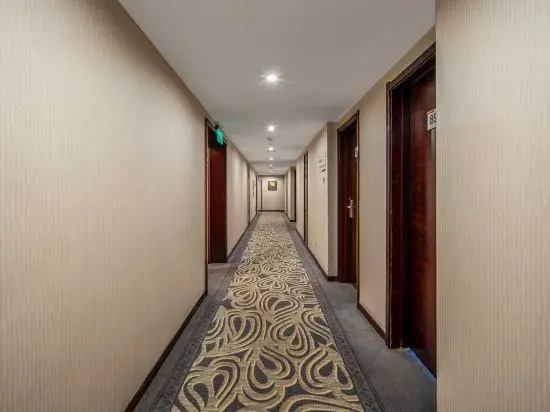 Ухань: New Land Hotel