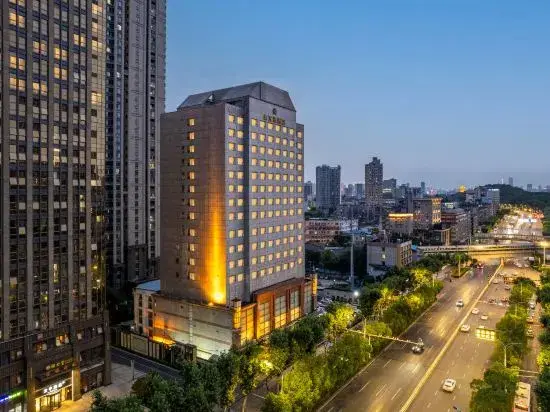 Ухань: New Land Hotel