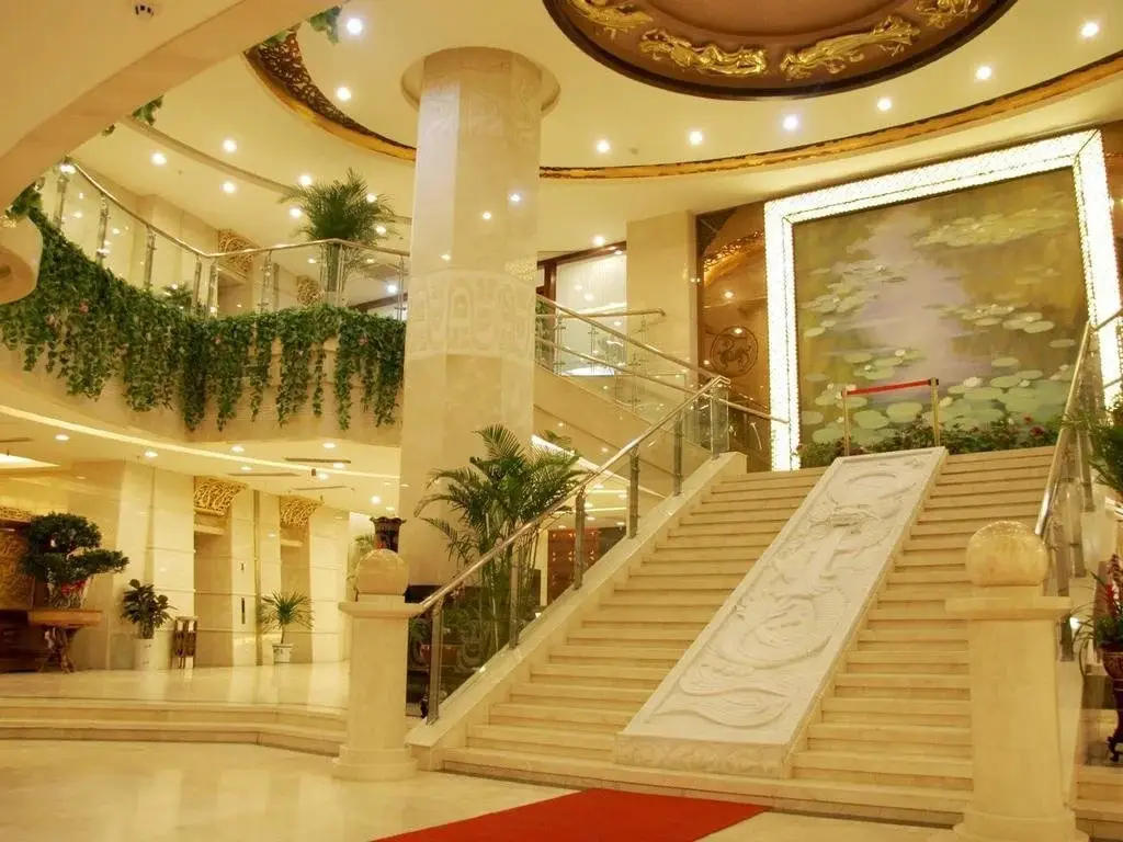 Luoyang Yingtianmen Xinyuan International Hotel (Luoyi Ancient City) — фото 1