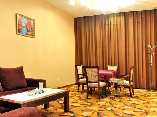 Гуанъюань: Phoenix Hotel Chain