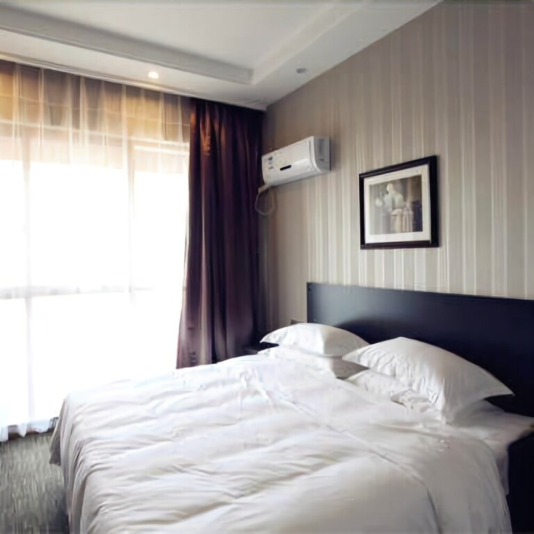Haining Ruiqi Hotel — фото 1