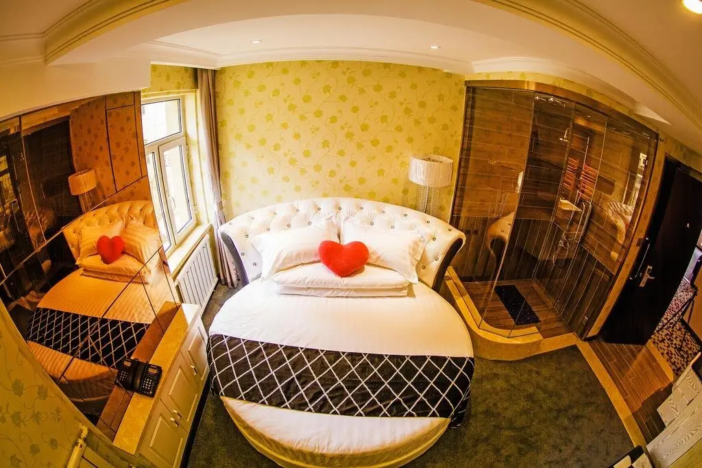 Далянь: Dalian 1219 Theme Hotel